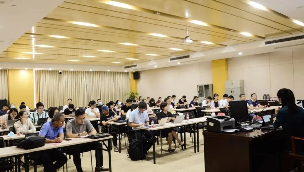 朱寶莉赴中國計(jì)量大學(xué)法學(xué)院授課——中國專利獎申報(bào)策略與分析